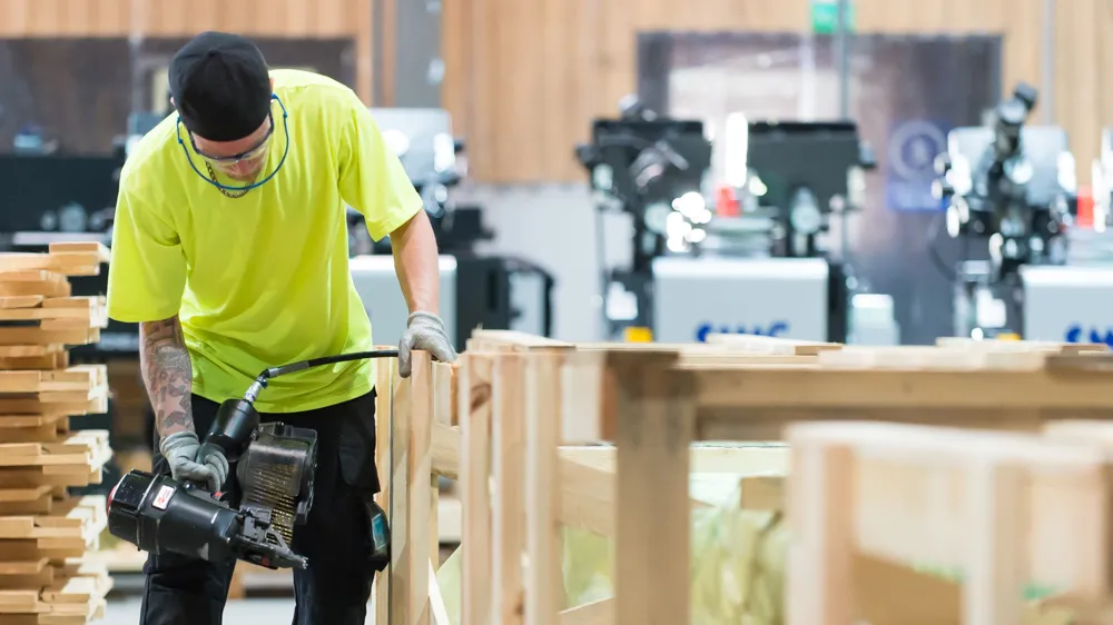 Wooden packaging replenishment service improves production efficiency